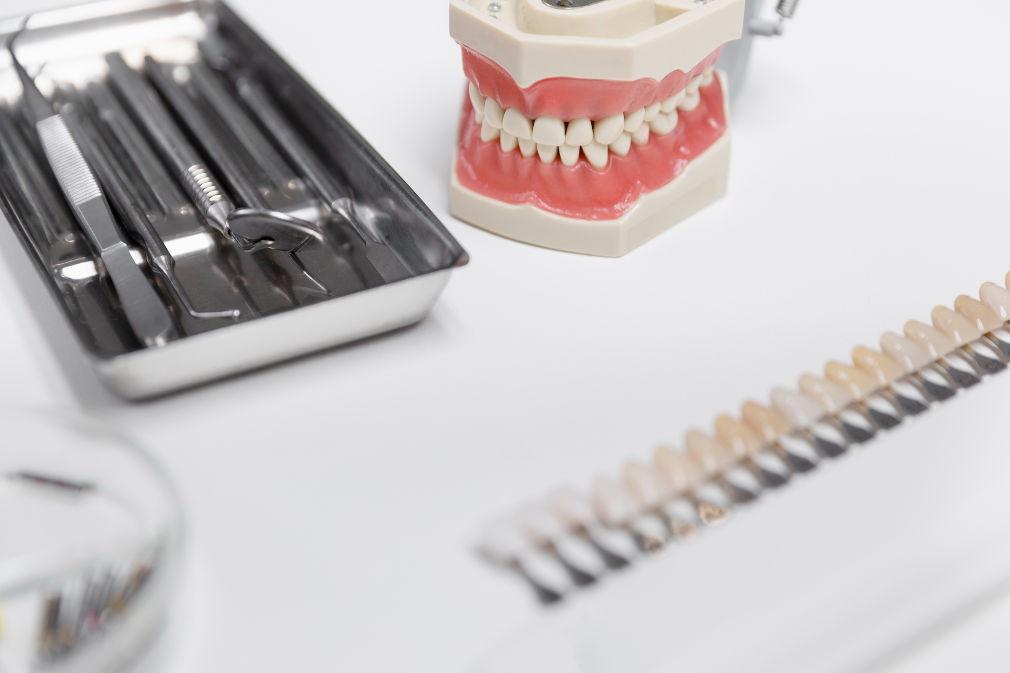 You are currently viewing Should You Get Dental Implants or Dentures?